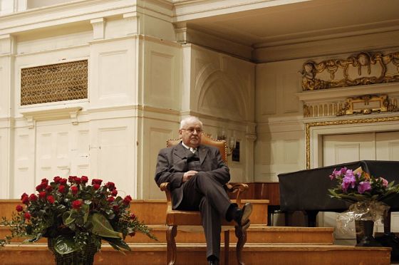 Zdjęcie 2 z linkiem do strony in memoriam